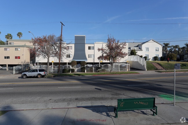 Primary Photo - 4015 W Adams Blvd
