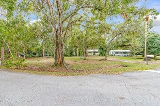 Building Photo - 6725 Blue Jay Ln