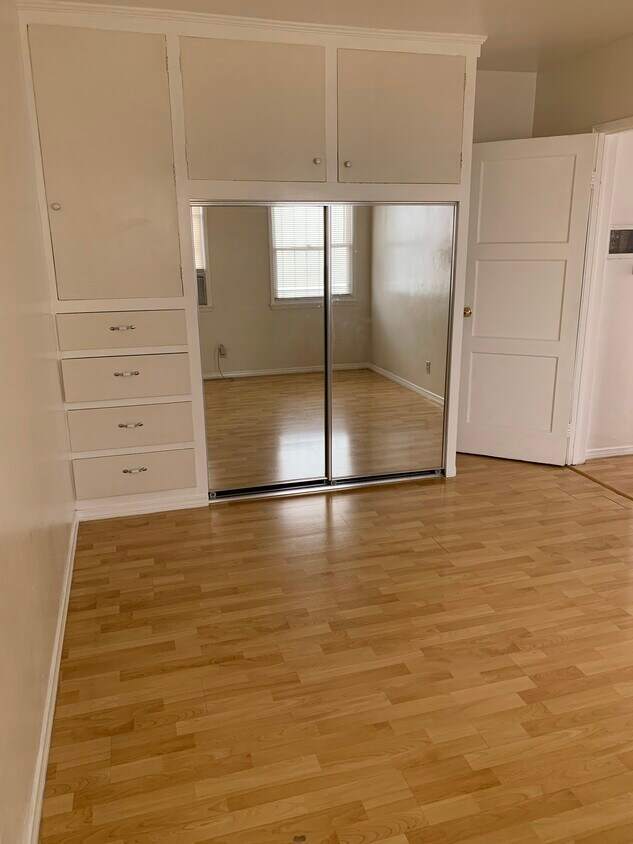 Foto principal - 927 S New Hampshire Ave