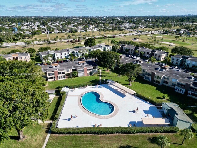 Foto del edificio - 7350 NW 18th St