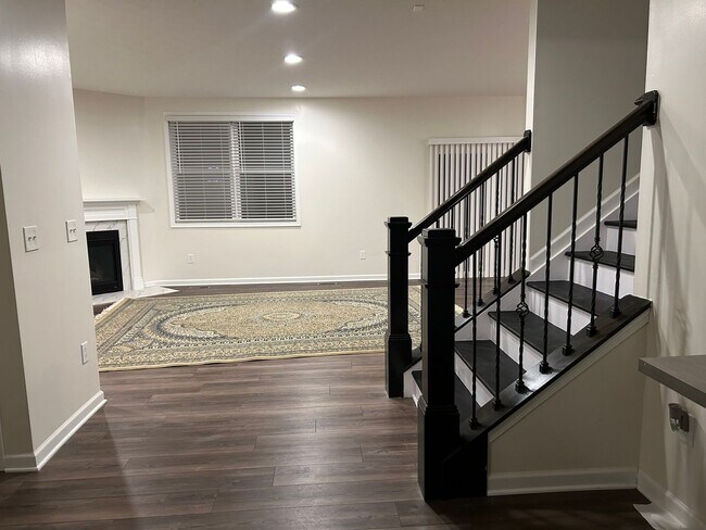 Building Photo - 306 Raccoon Ave