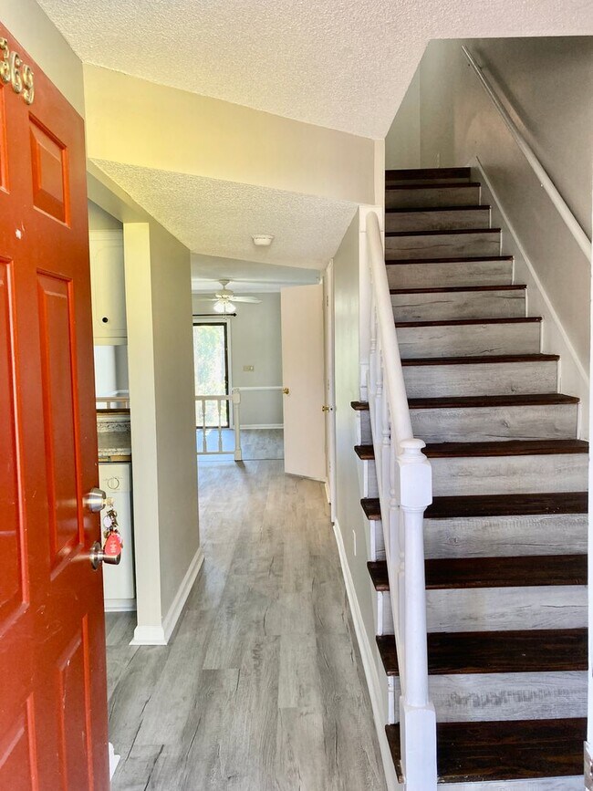 Building Photo - Columbia County Townhome