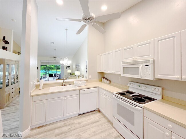 Foto del edificio - 5390 Whitten Dr