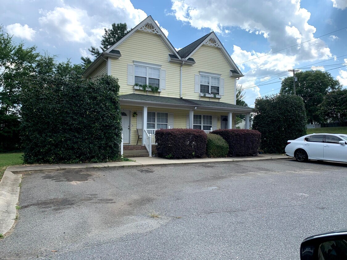 2637 Clover Rd NW, Concord, NC 28027 Townhome Rentals in Concord NC