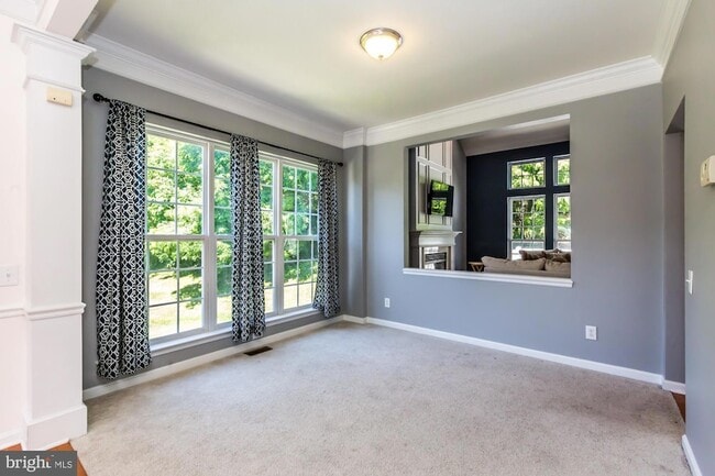 Foto del edificio - 684 Churchill Rd