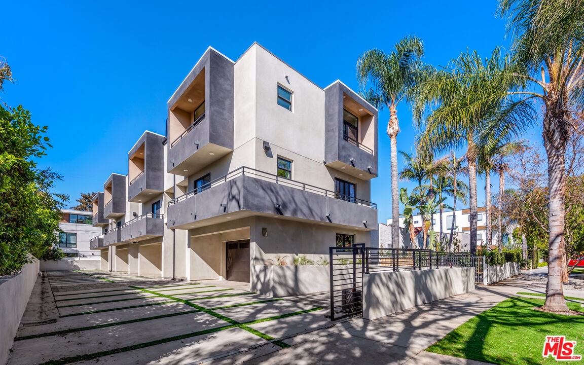 839 N Las Palmas Ave, Los Angeles, CA 90038 Townhome Rentals in Los