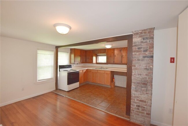 Building Photo - 44 Fairview Ln