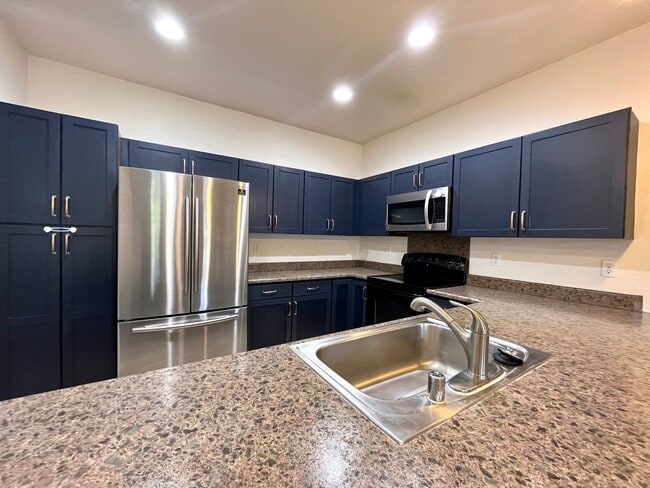 Building Photo - Charming 3-Bedroom/2.5-Bath - $3500.00 (He...