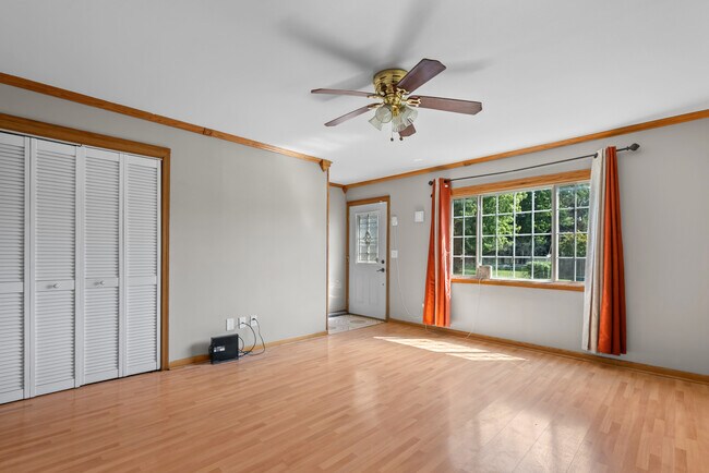 Foto del edificio - 1072 N Highland Ave
