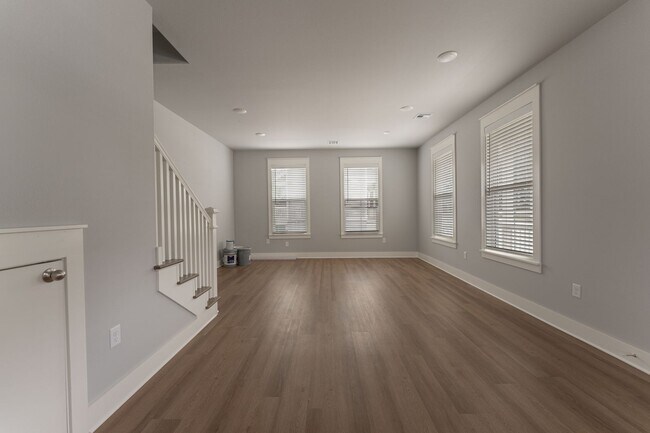 Foto del edificio - Beautiful new 2-story home features 2 BR/2...