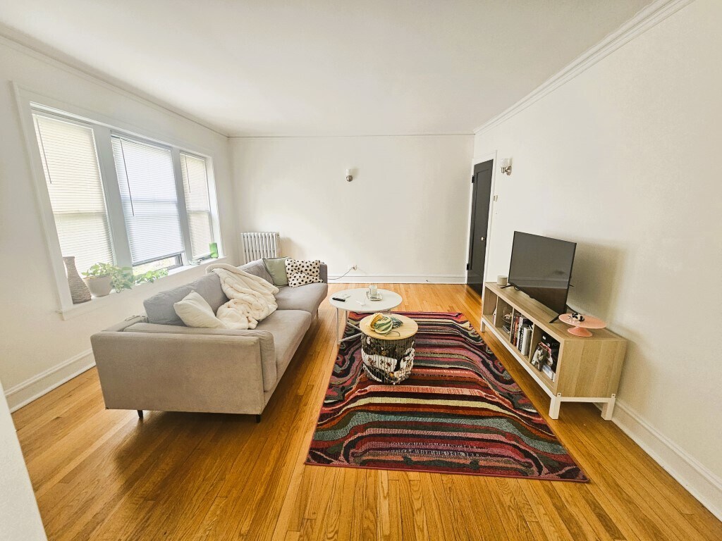 Primary Photo - 4885 N Paulina St