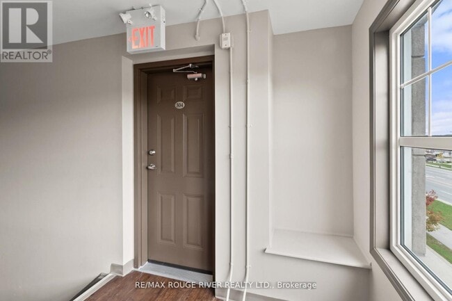 Photo du bâtiment - 1725 Pure Springs Blvd.