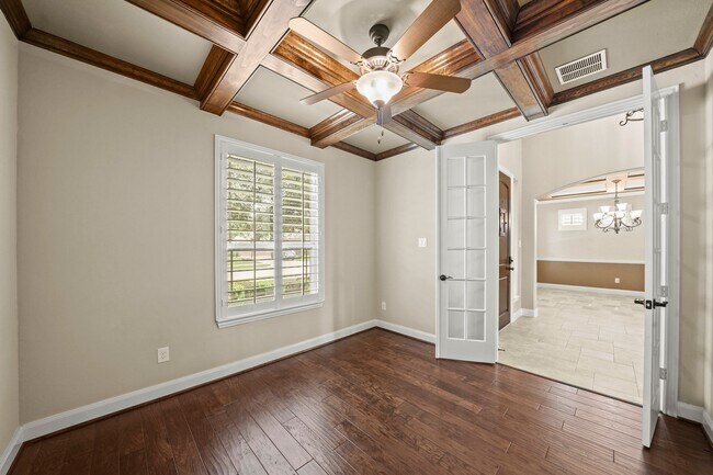 Foto del edificio - 28223 Red Shady Oaks Dr