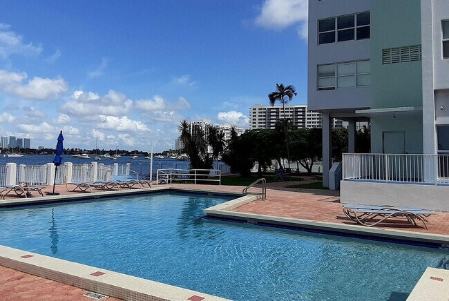 Building Photo - 1250 West Ave