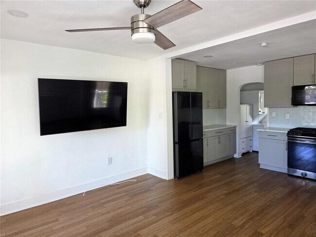Foto del edificio - 857 22nd Ave N