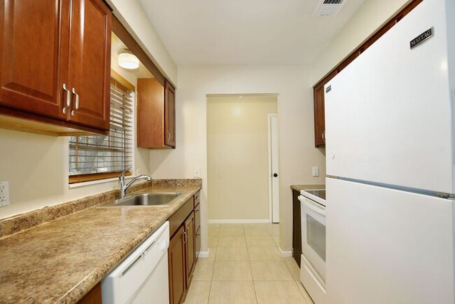 Building Photo - Spacious Duplex with 2-Car Garage in Longwood!