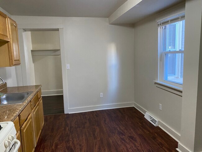 Kitchen - 469 Manor St