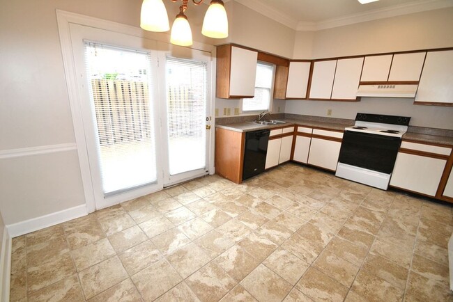 Building Photo - 3371 Golf Club Ln
