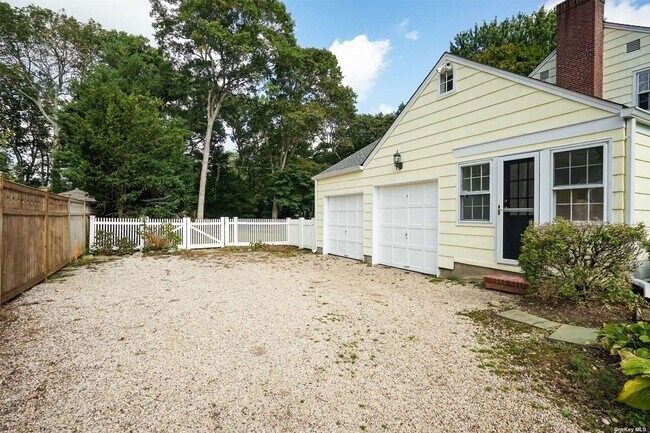 Building Photo - 7 Sheep Pasture Ln