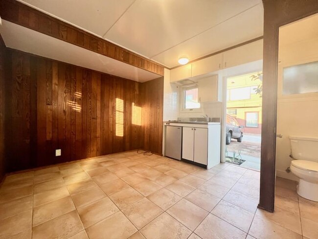 Building Photo - OCEAN BEACH STUDIO COTTAGE