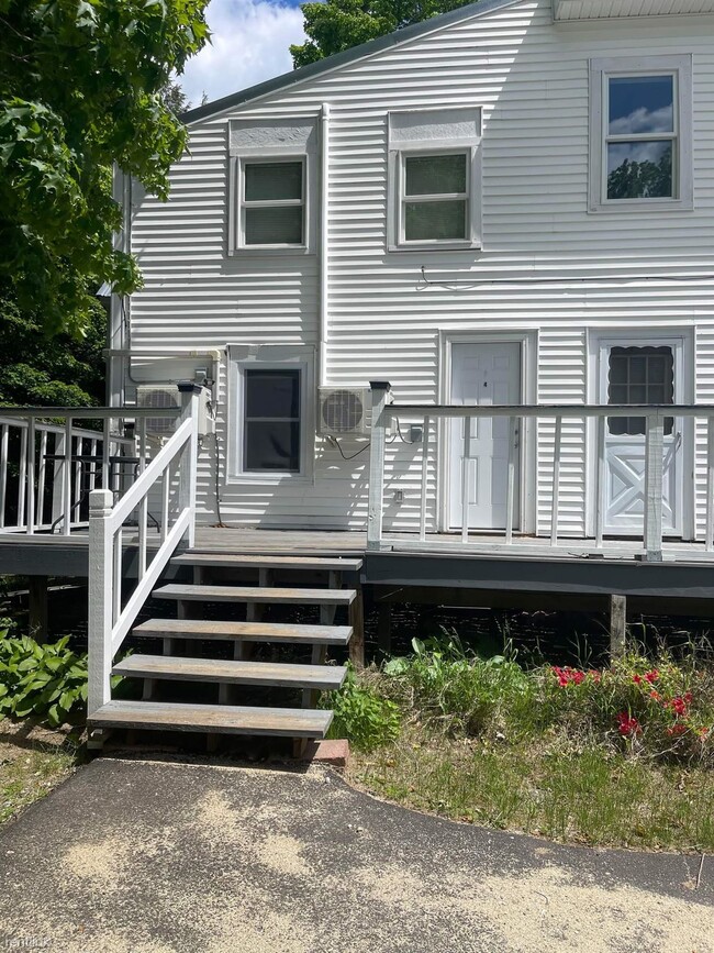 Building Photo - Studio, 1 bath 4plex - 36 Beal St