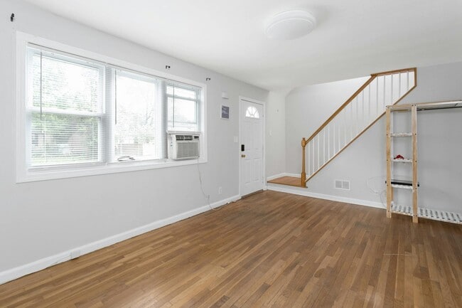 Building Photo - 152 Loftus Cir
