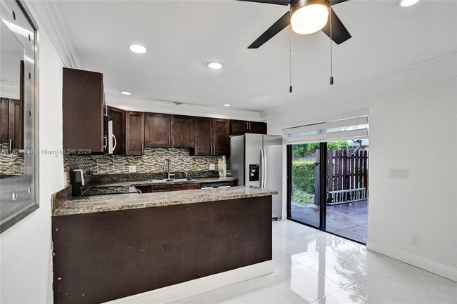 Foto del edificio - 7947 Tam Oshanter Blvd