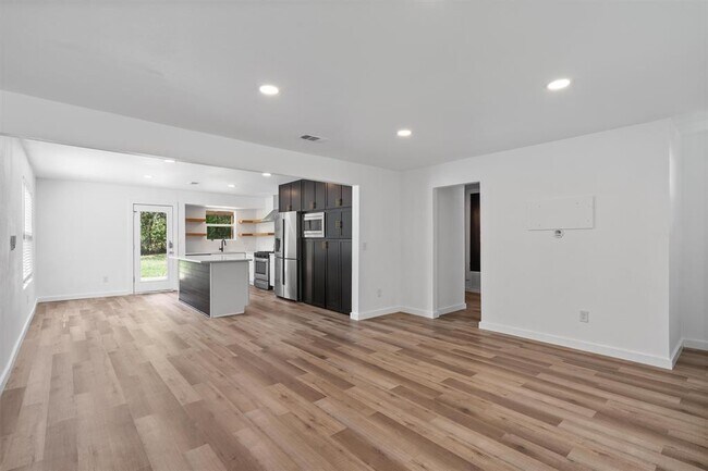 Foto del edificio - 3307 Oak Alley