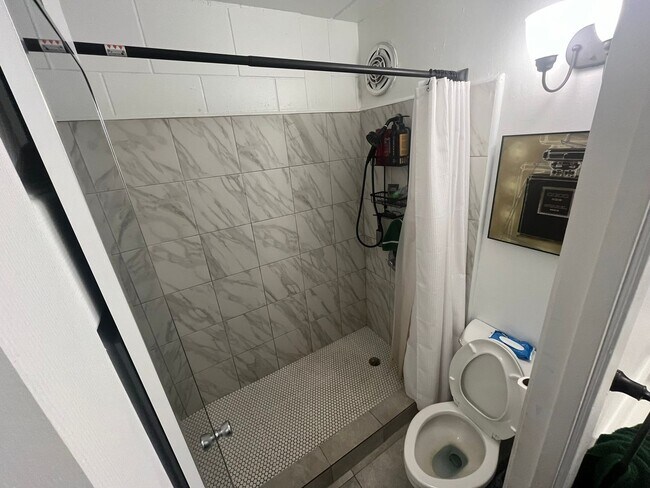 Foto del edificio - Pearl City 2BR Condo – Near Pearl Harbor – Parking Included – Available Now