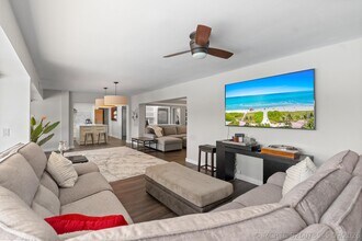 Building Photo - 6106 Royal Poinciana Ln