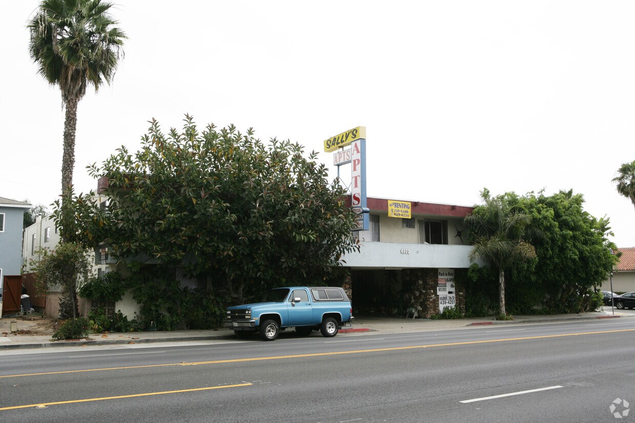 Foto del edificio - Sallys Apartments