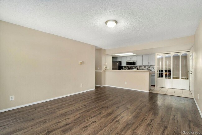 Building Photo - 9662 Brentwood Way