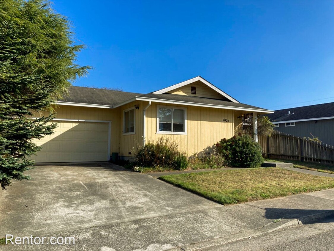 Foto principal - 3 br, 2 bath House - 2025 Thiel