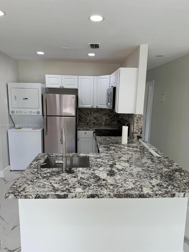 Foto principal - 1050 NW 25th Way