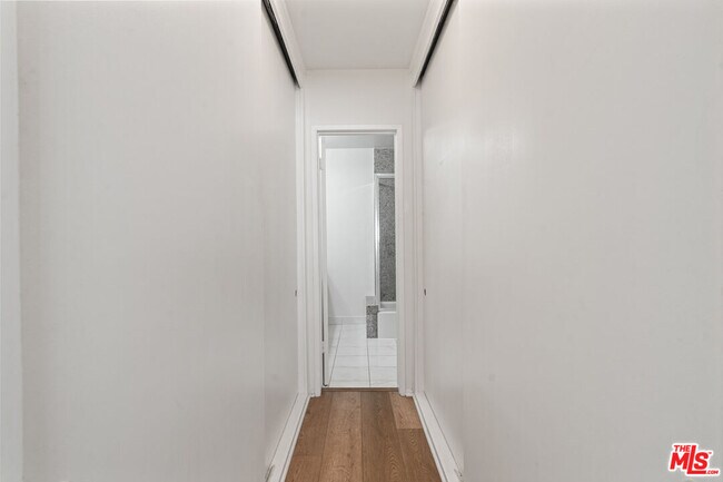 Foto del edificio - 8630 Falmouth Ave