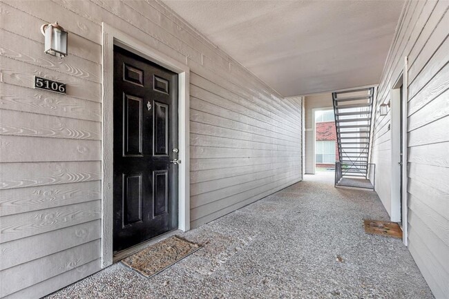 Building Photo - 1330 Old Spanish Trl