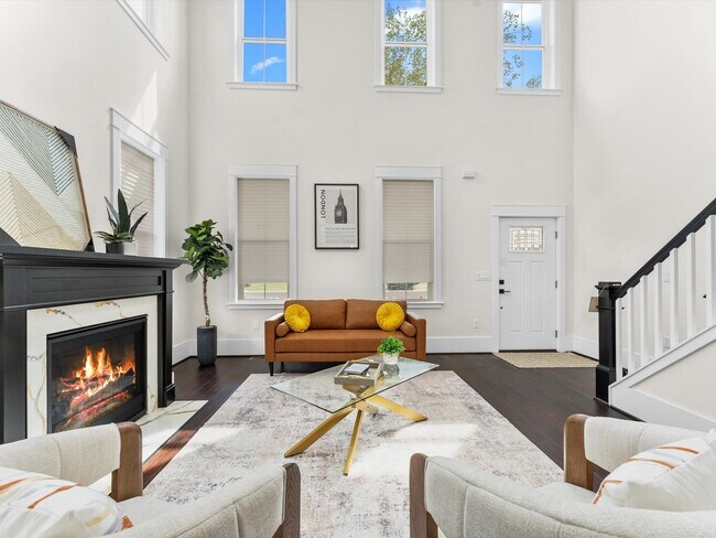 Building Photo - Modern Luxury Meets Everyday Comfort in Th...