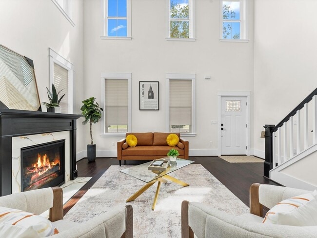 Foto del edificio - Modern Luxury Meets Everyday Comfort in Th...