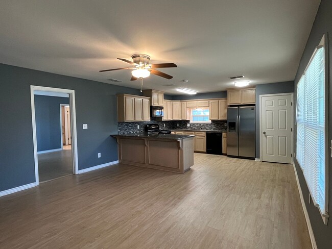 Building Photo - Ready for move in
