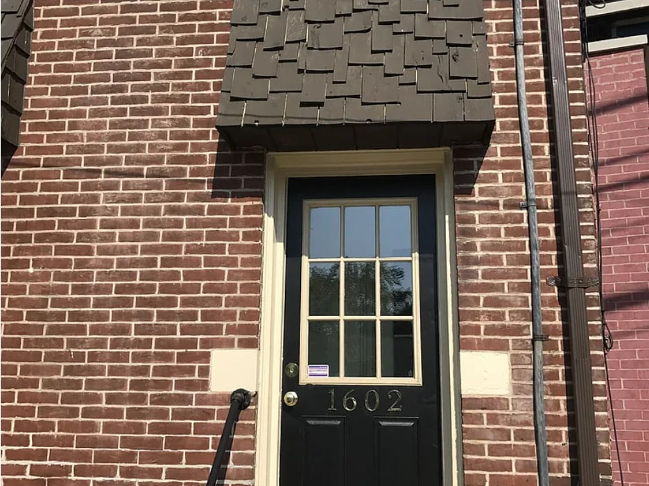 Front door entrance - 1602 Lowrie St