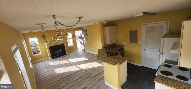 Foto del edificio - 8015 Lantern Ct