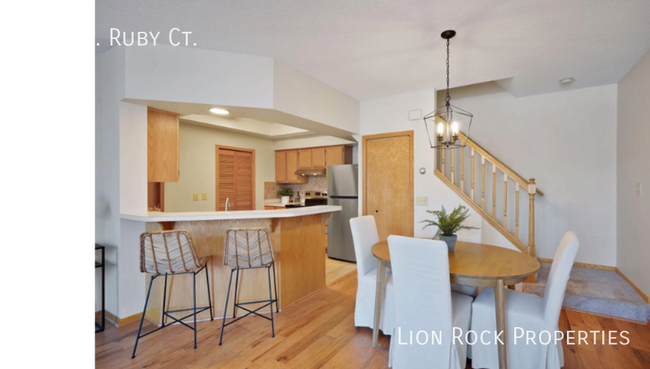Foto del edificio - Desirable 2-Bedroom Townhome in Eagan, Min...