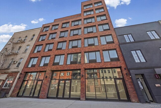 Building Photo - 444 Graham Ave