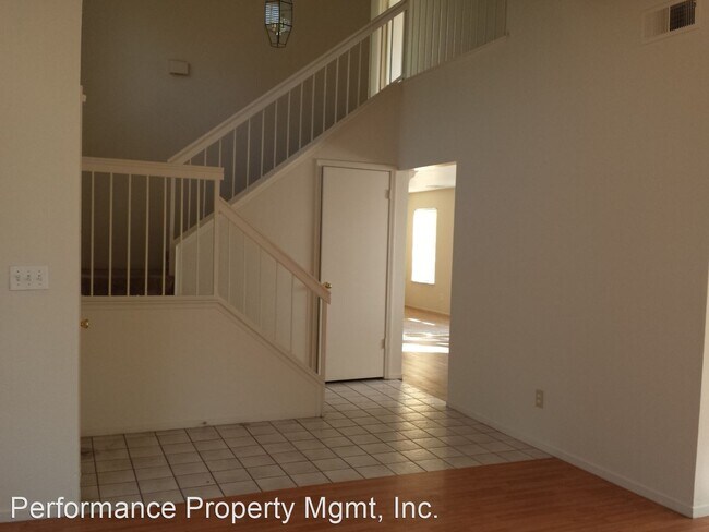 Building Photo - 4 br, 2.5 bath House - 5106 E. Pitt Ave