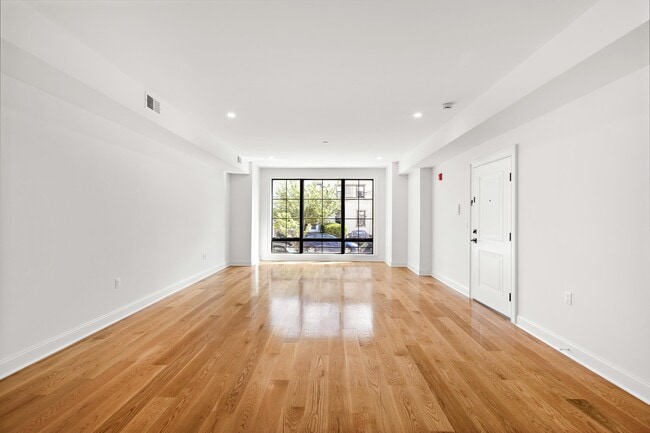 Building Photo - 318 4th St