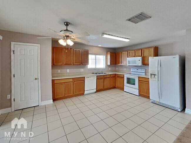 Building Photo - 11114 Silver Fern Way