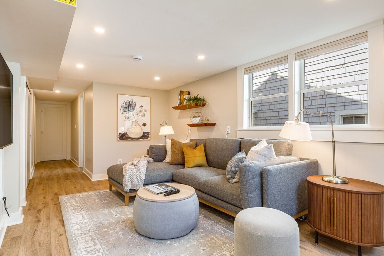 Foto principal - 1706 Warren Ave N