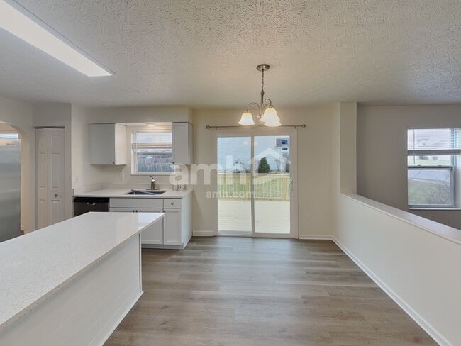 Building Photo - 201 Victorian Dr