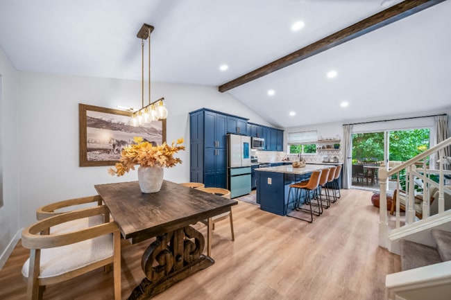 Building Photo - 16410 Martingale Dr