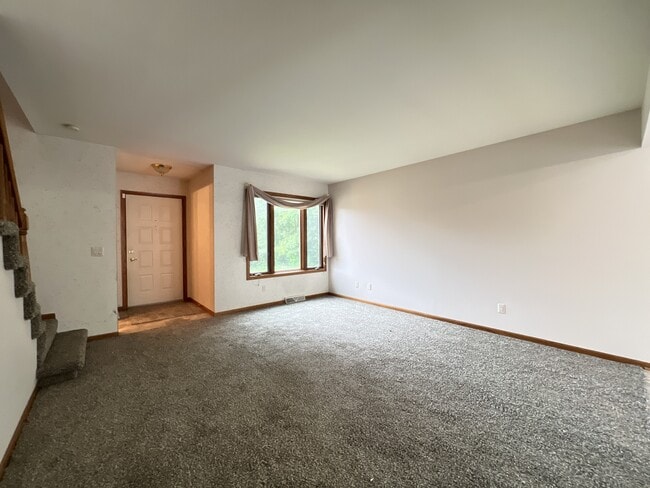 Building Photo - 2742 Pleasant View Dr